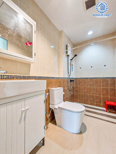 *****ทาวน์โฮมมือสองย่านกรุงเทพมหานคร ม.บ้านกลางเมือง สาทร-ราชพฤกษ์ คุณภาพระดับ AP เนื้อที่มากถึง 21.1 ตร.ว. ฟังก์ชัน 3 ห้องนอน 3 ห้องน้ำ 2 ที่จอดรถ บนทำเลยอดเยี่ยม เชื่อมต่อถ.ราชพฤกษ์ ใกล้รถไฟฟ้าถึงสองสาย ทั้งสายสีม่วงและสายสีเขียว "สถานีบางหว้า" ราคาถูกสุดในโครงการ!